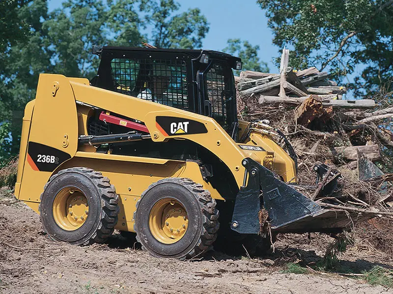 Mini Carregadeira Bobcat em ação